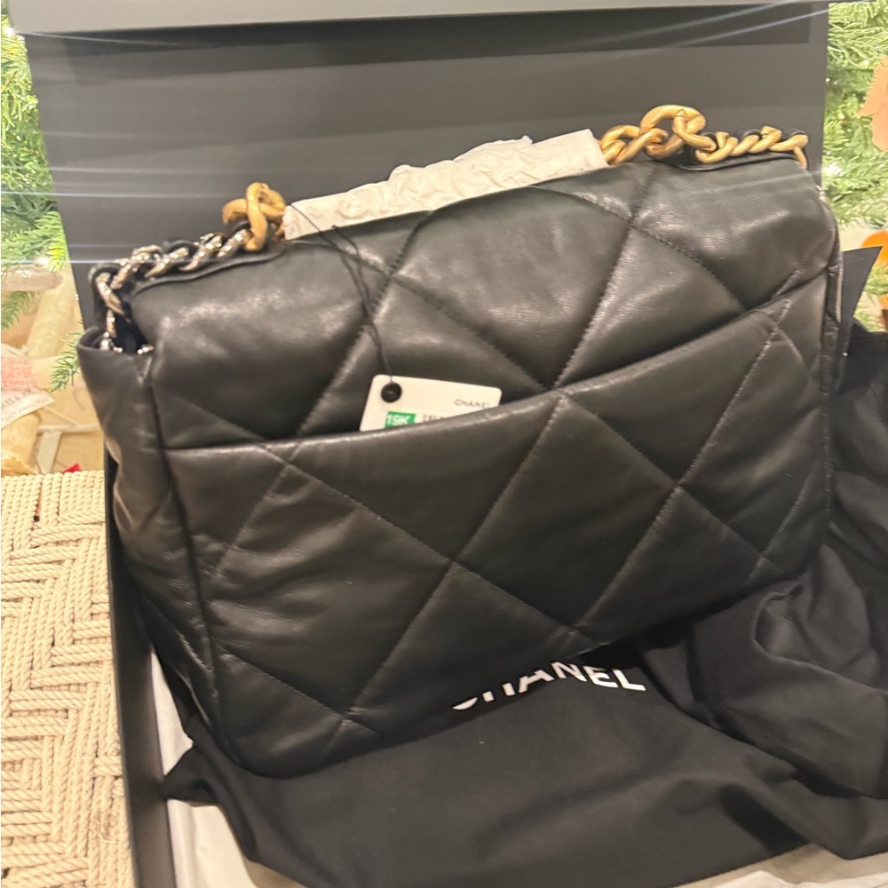 Chanel 19 black new in box and dust bag - Picture 9 of 13